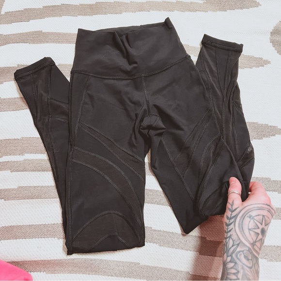 ❌SOLD❌Lululemon cross mesh style legging size 2 - Picture 4 of 10